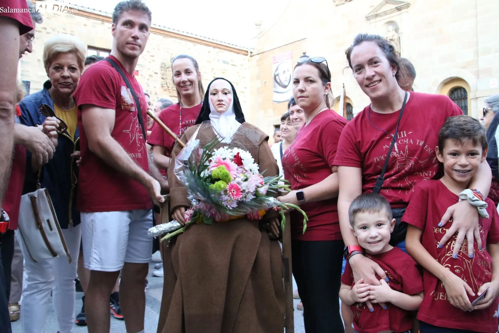 Foto 10 - La Marcha Teresiana impregna de alegr&iacute;a y sentimientos las calles de Alba