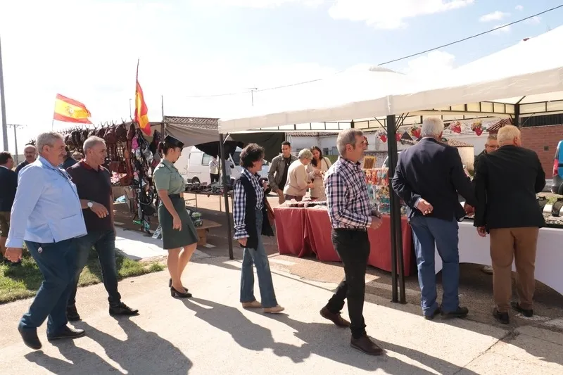 Feria Canina, de Artesanía y Alimentación en Villar de Peralonso  /  CORRAL