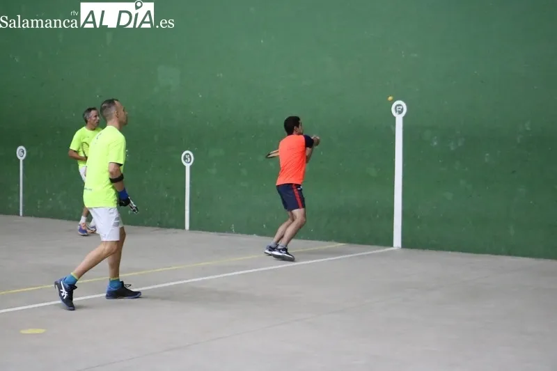 Competido torneo de frontenis en Vitigudino, campoenato en el que participaron 16 parejas procedentes de distintos puntos de Castilla y León / CORRAL