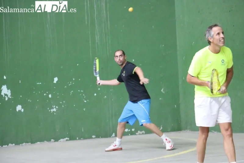 Competido torneo de frontenis en Vitigudino, campoenato en el que participaron 16 parejas procedentes de distintos puntos de Castilla y León / CORRAL