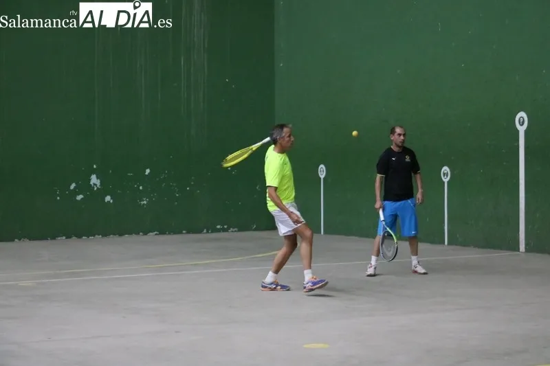 Competido torneo de frontenis en Vitigudino, campoenato en el que participaron 16 parejas procedentes de distintos puntos de Castilla y León / CORRAL