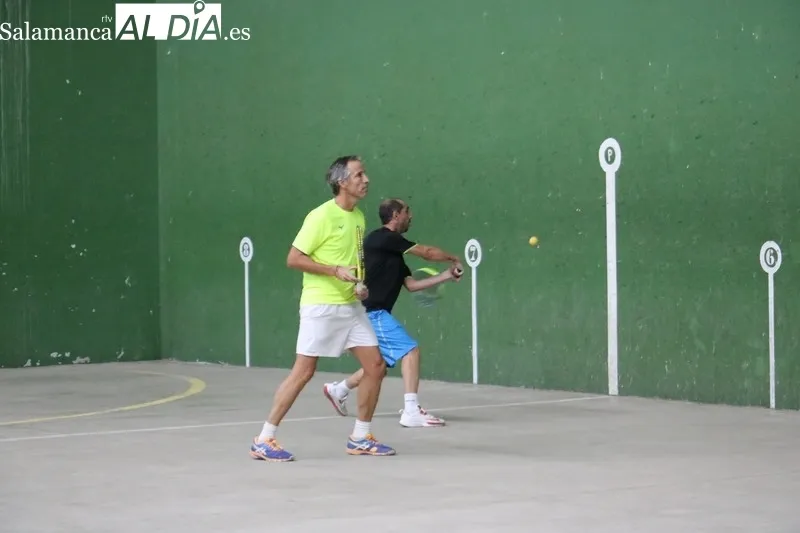 Competido torneo de frontenis en Vitigudino, campoenato en el que participaron 16 parejas procedentes de distintos puntos de Castilla y León / CORRAL