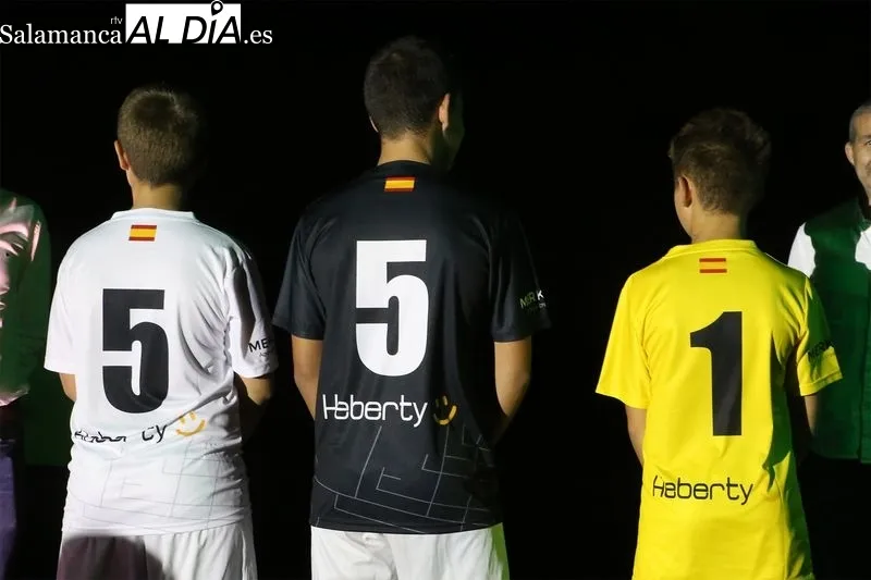 Foto 10 - El Alba de Tormes CF presenta a sus ocho equipos y casi 130 futbolistas