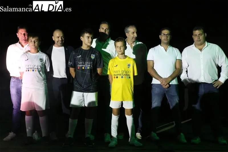 Foto 8 - El Alba de Tormes CF presenta a sus ocho equipos y casi 130 futbolistas