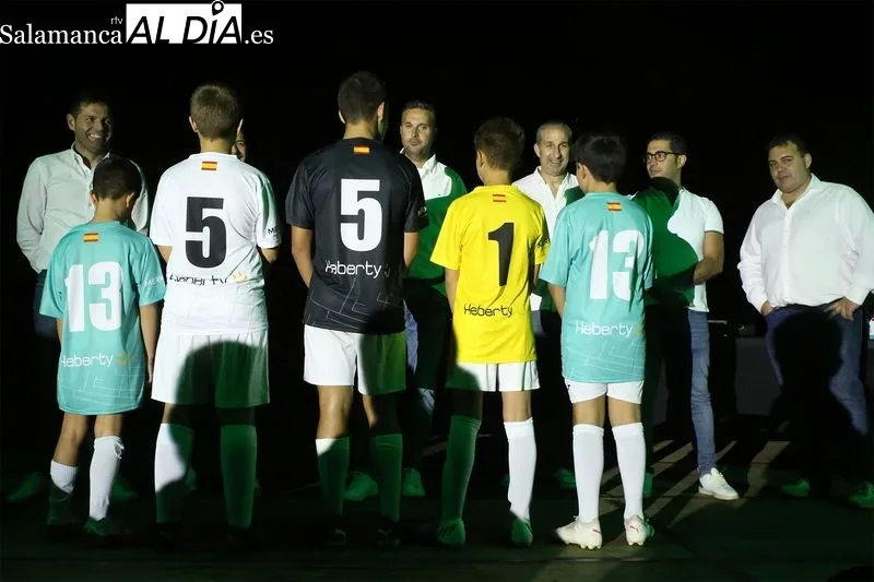 Foto 5 - El Alba de Tormes CF presenta a sus ocho equipos y casi 130 futbolistas