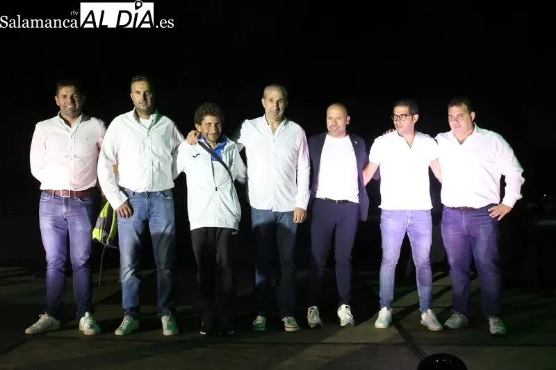 Foto 2 - El Alba de Tormes CF presenta a sus ocho equipos y casi 130 futbolistas