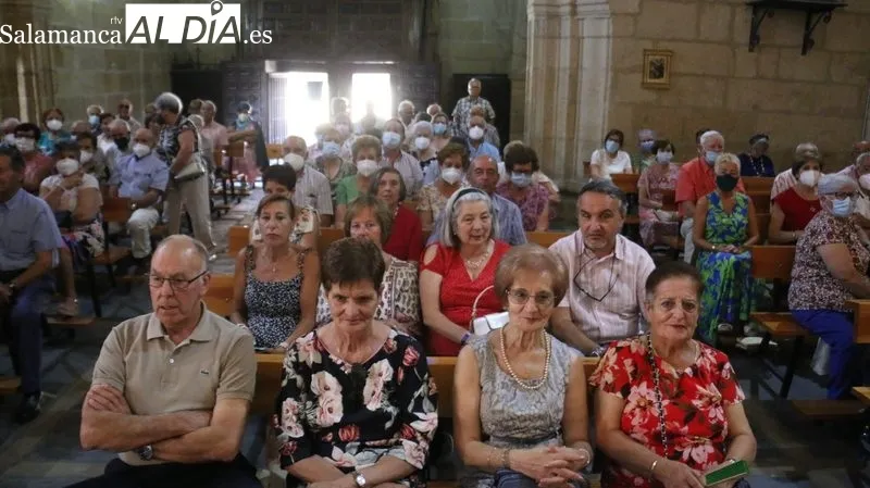Conviverncia comarcal de mayores en Aldeadávila con entrega de placas a 39 matrimonios de oro  / CORRAL