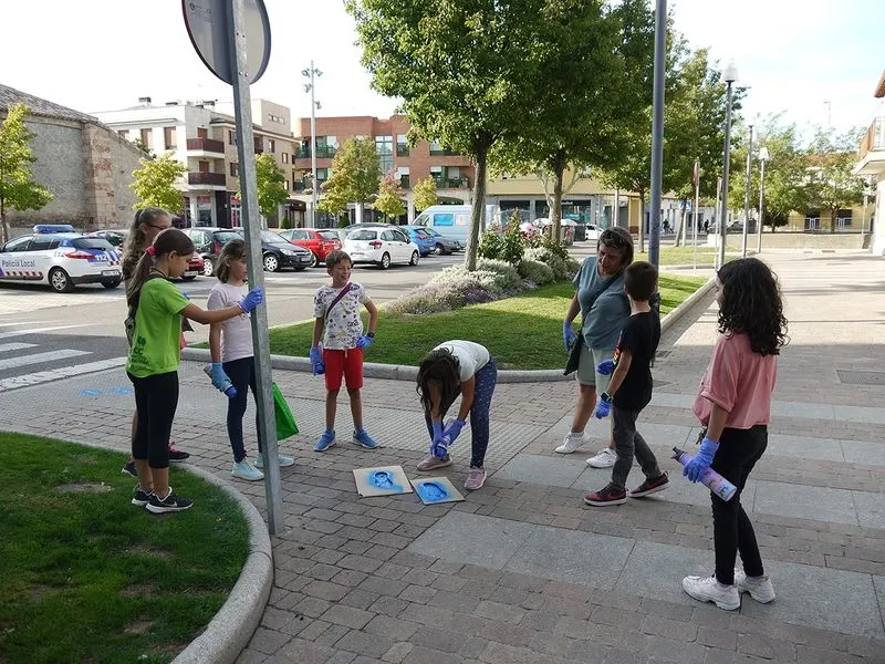 'Pintando huellas' en Carbajosa de la Sagrada 