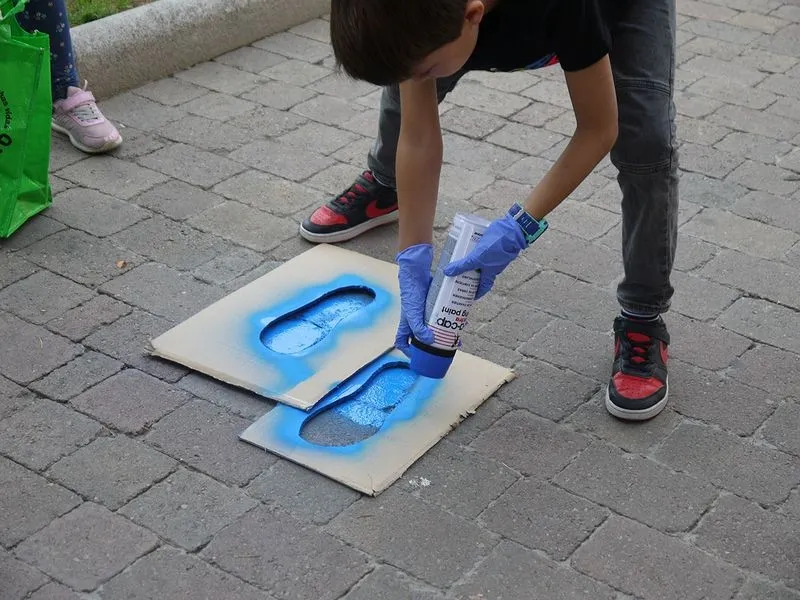 'Pintando huellas' en Carbajosa de la Sagrada 