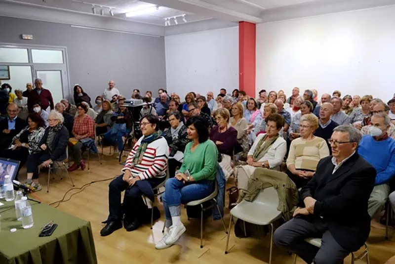 Foto 4 - Ana Fern&aacute;ndez-Sesma sienta c&aacute;tedra entre sus paisanos
