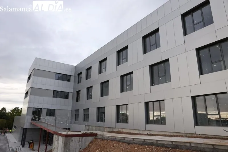 Visita del presidente de la Junta de Castilla y León, Alfonso Fernández Mañueco, a las obras de la nueva Residencia de la Tercera Edad, San Juan de Sahagún, en Puente Ladrillo. Foto de David Sañudo
