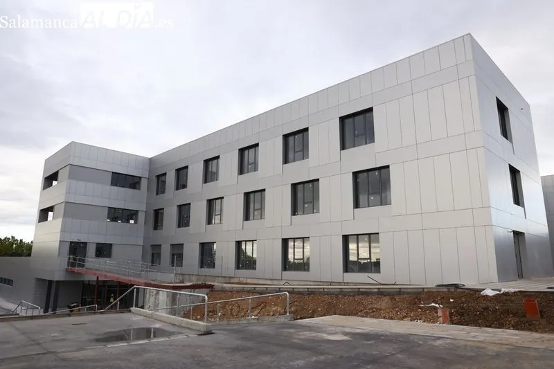 Visita del presidente de la Junta de Castilla y León, Alfonso Fernández Mañueco, a las obras de la nueva Residencia de la Tercera Edad, San Juan de Sahagún, en Puente Ladrillo. Foto de David Sañudo