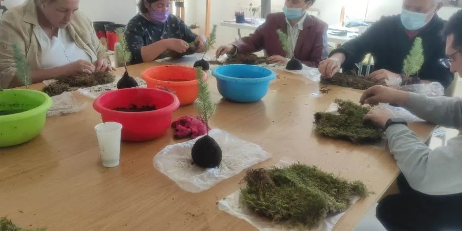 Foto 3 - Usuarios de Salud Mental Salamanca realizan un taller medioambiental con C&aacute;ritas