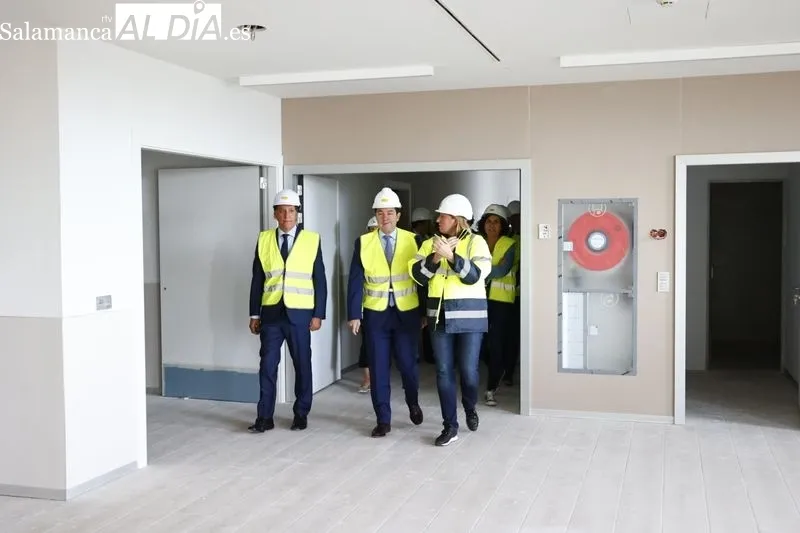 Visita del presidente de la Junta de Castilla y León, Alfonso Fernández Mañueco, a las obras de la nueva Residencia de la Tercera Edad, San Juan de Sahagún, en Puente Ladrillo. Foto de David Sañudo