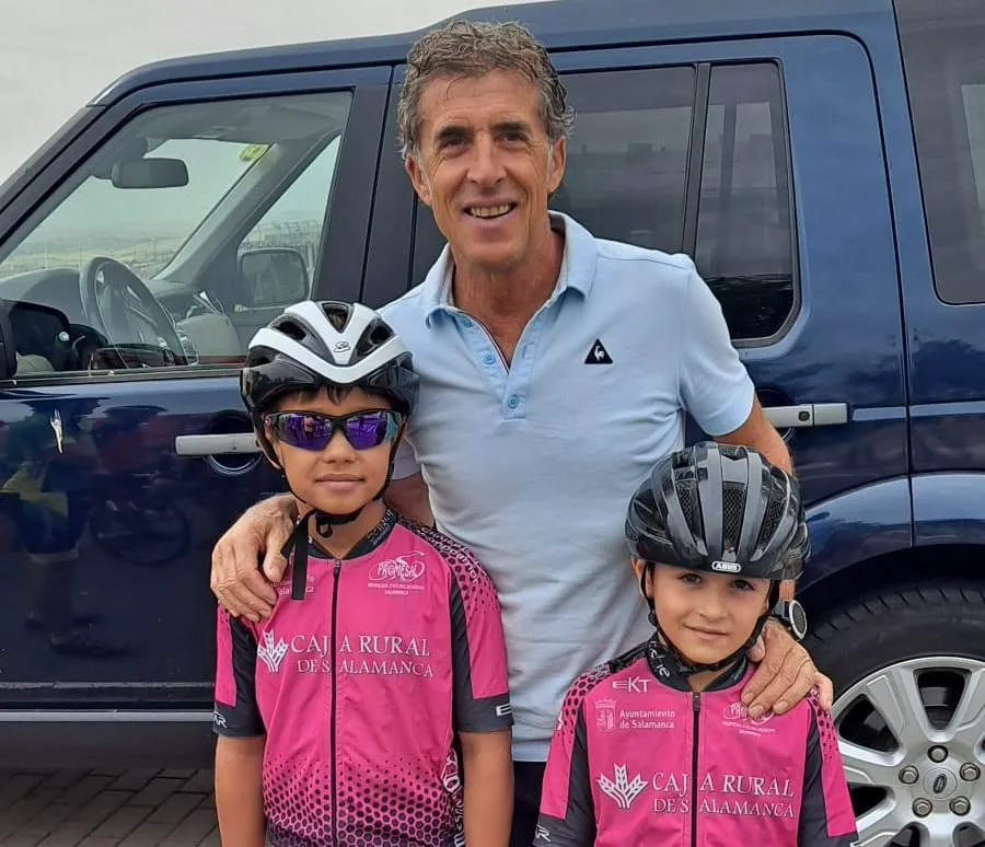 Foto 3 - Diego Marcos y David Mart&iacute;n toman parte en Guijuelo en la Final de la Copa de Escuelas