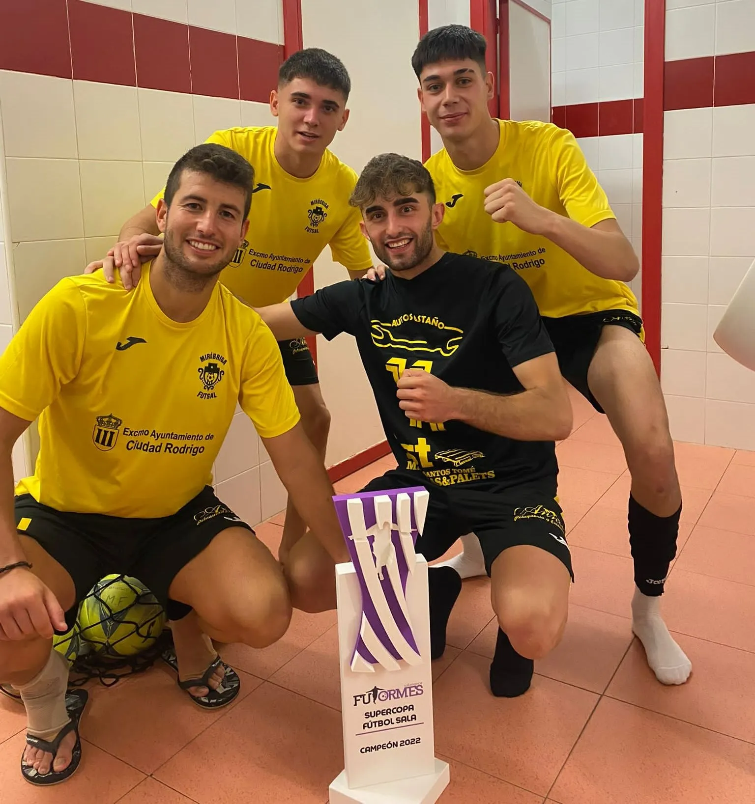 Foto 3 - El Mir&oacute;briga Futsal conquista la Supercopa Futormes