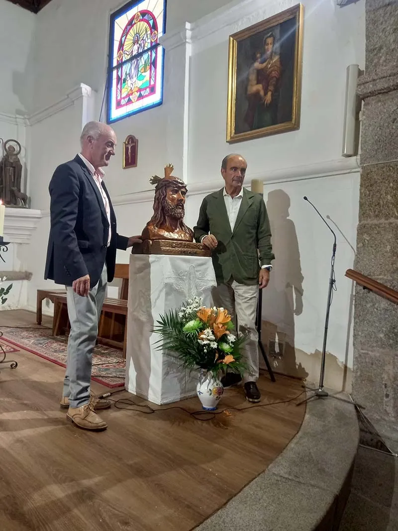 Foto 3 - El Cristo de los Curieles ya conoce su nuevo hogar