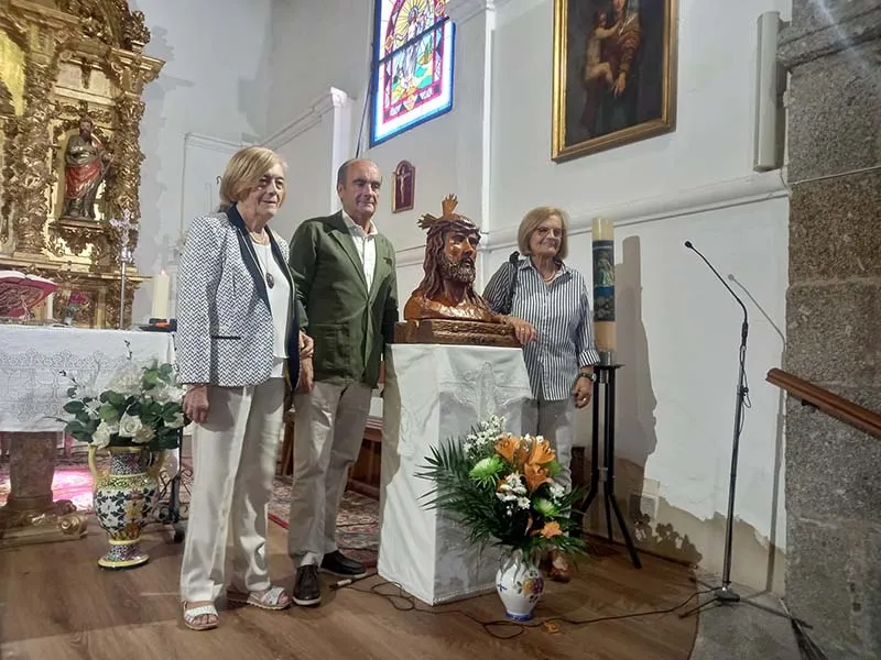 Foto 2 - El Cristo de los Curieles ya conoce su nuevo hogar