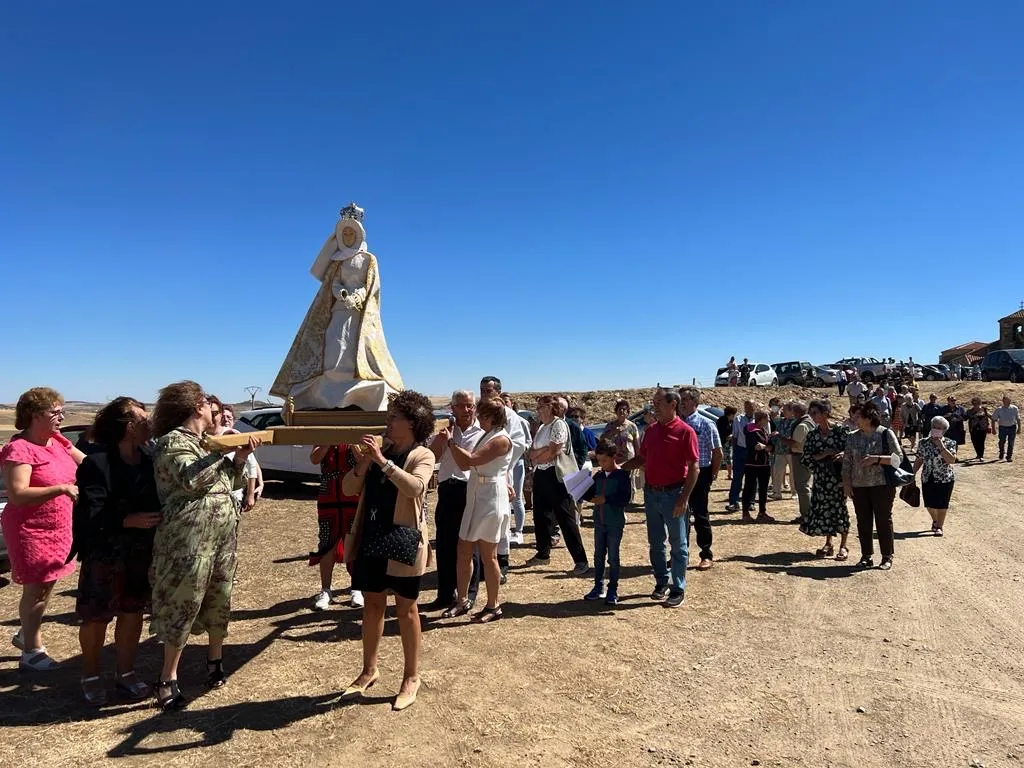 Foto 8 - Devoci&oacute;n a la Virgen de Otero en su festividad