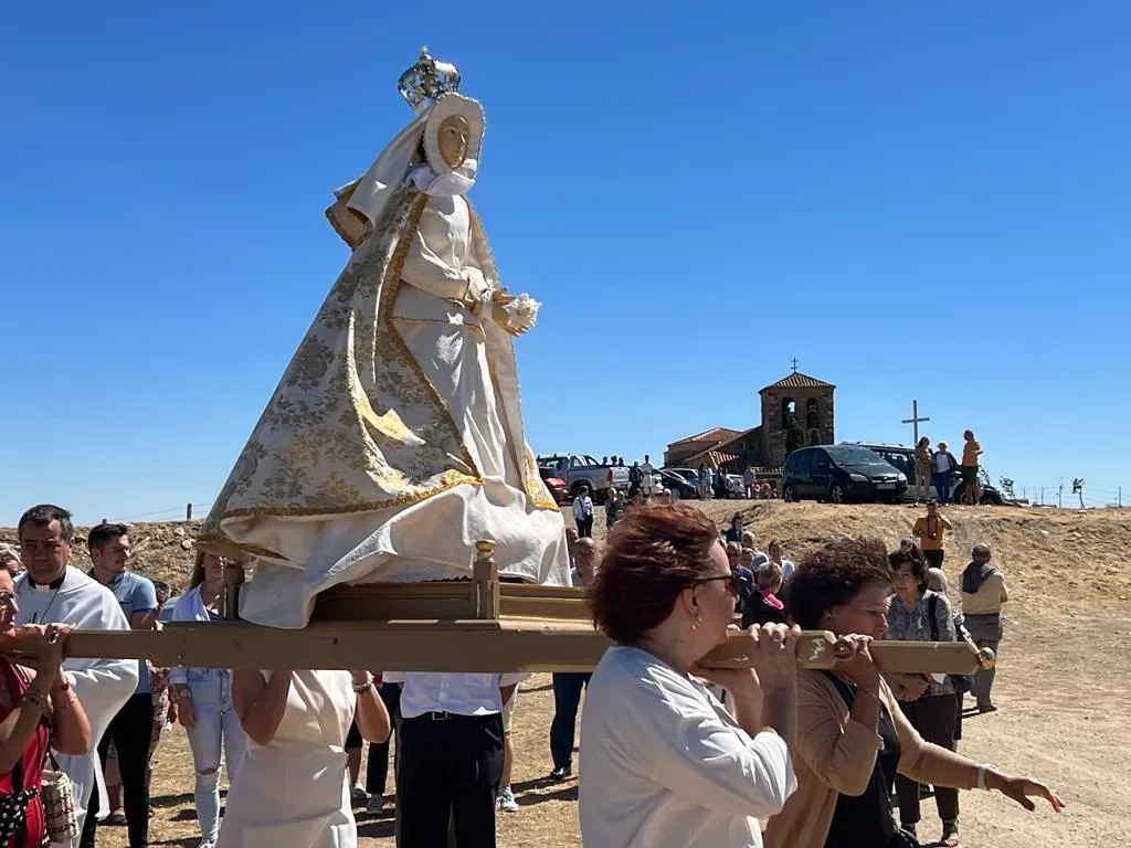 Foto 7 - Devoci&oacute;n a la Virgen de Otero en su festividad