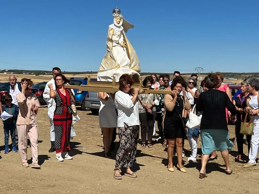 Foto 6 - Devoci&oacute;n a la Virgen de Otero en su festividad