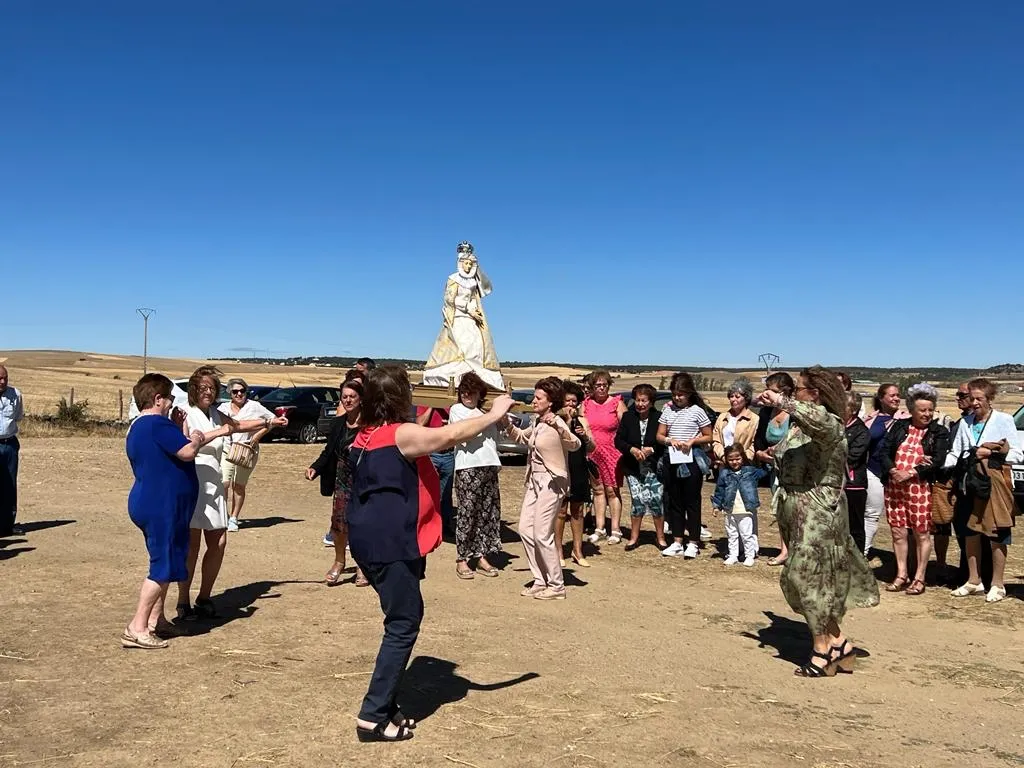 Foto 3 - Devoci&oacute;n a la Virgen de Otero en su festividad