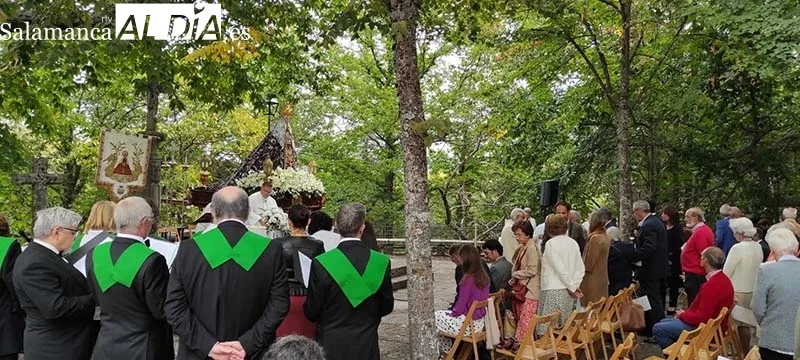 Foto 8 - La Virgen del Casta&ntilde;ar bendice a B&eacute;jar y Comarca arropada por sus vecinos