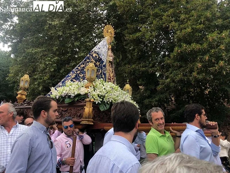 Foto 6 - La Virgen del Casta&ntilde;ar bendice a B&eacute;jar y Comarca arropada por sus vecinos