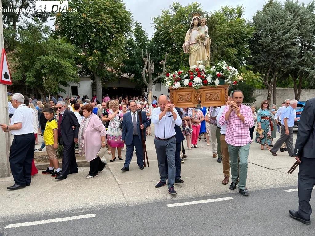 Foto 9 - Navales acompa&ntilde;a en procesi&oacute;n a su patrona Nuestra Se&ntilde;ora de Navales