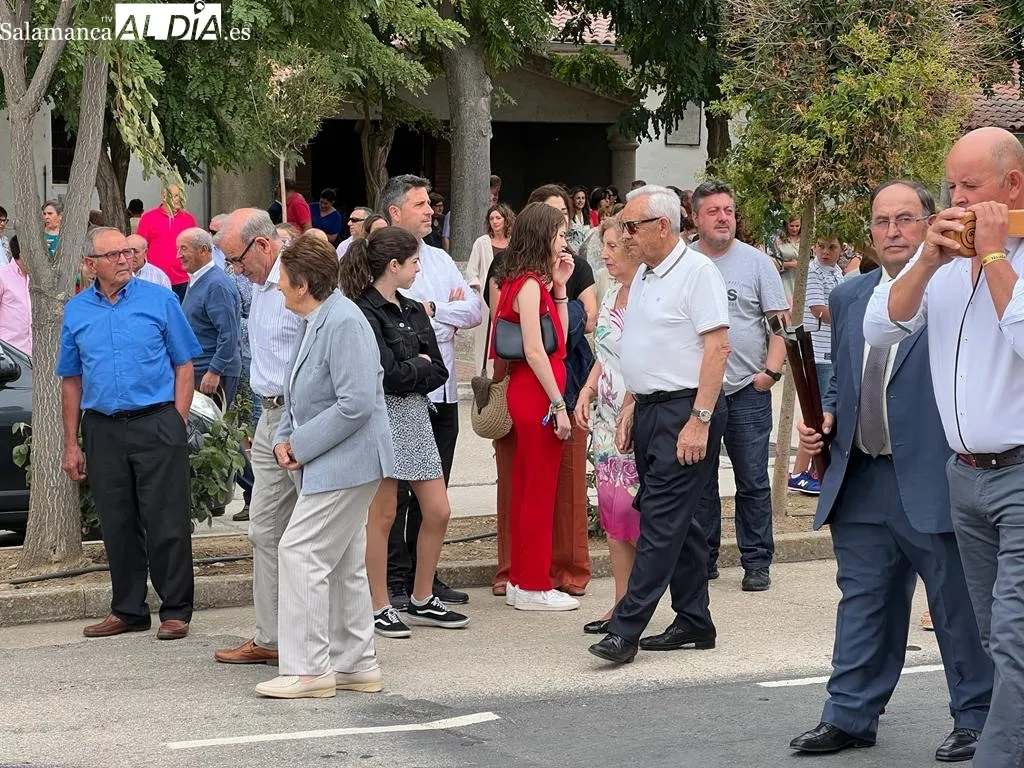 Foto 8 - Navales acompa&ntilde;a en procesi&oacute;n a su patrona Nuestra Se&ntilde;ora de Navales
