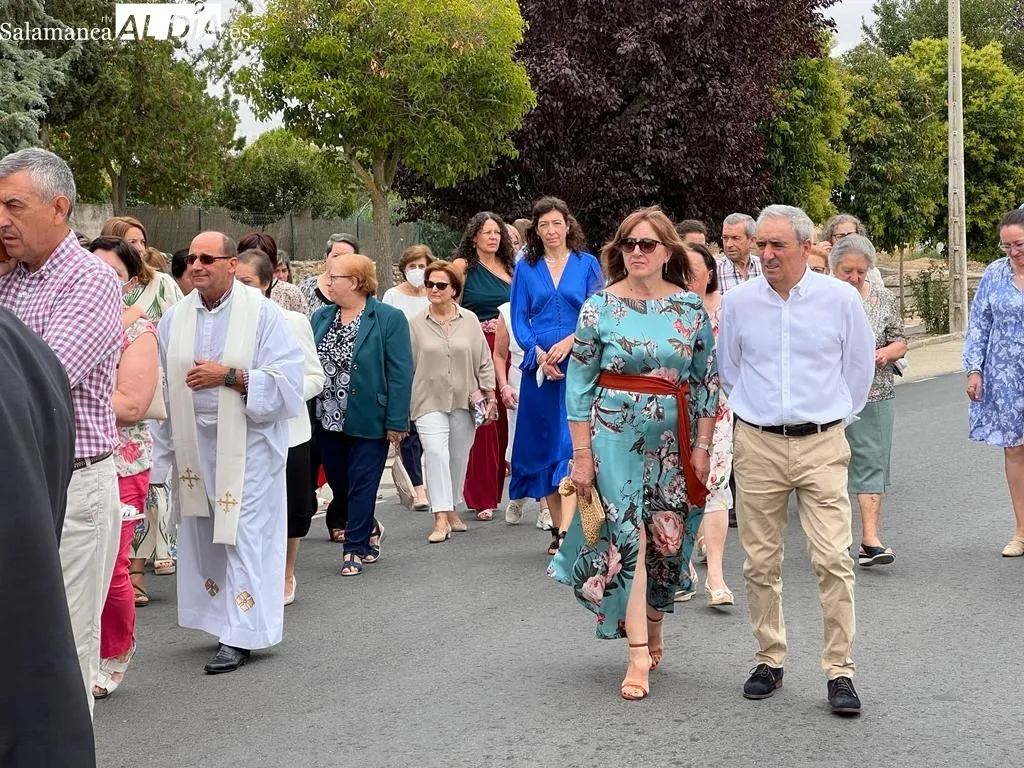 Foto 7 - Navales acompa&ntilde;a en procesi&oacute;n a su patrona Nuestra Se&ntilde;ora de Navales
