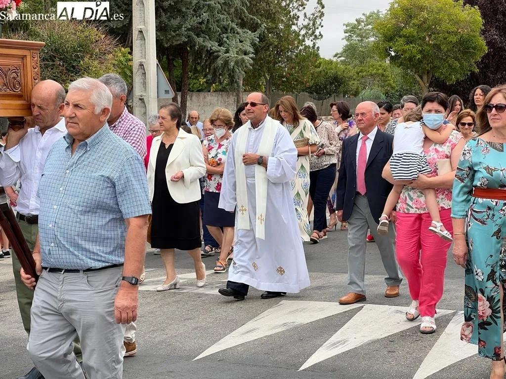 Foto 6 - Navales acompa&ntilde;a en procesi&oacute;n a su patrona Nuestra Se&ntilde;ora de Navales