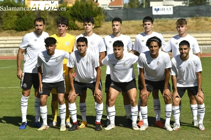Foto 12 - Rafa Due&ntilde;as se estrena con derrota del filial del Salamanca UDS en la manita del Villaralbo (1-5)
