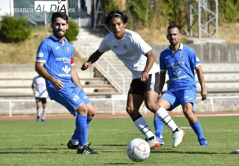 Foto 9 - Rafa Due&ntilde;as se estrena con derrota del filial del Salamanca UDS en la manita del Villaralbo (1-5)