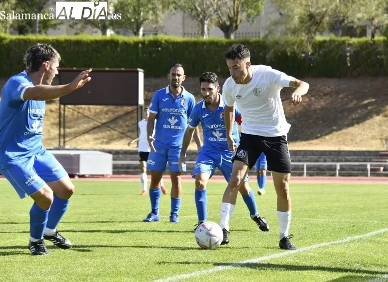 Foto 8 - Rafa Due&ntilde;as se estrena con derrota del filial del Salamanca UDS en la manita del Villaralbo (1-5)