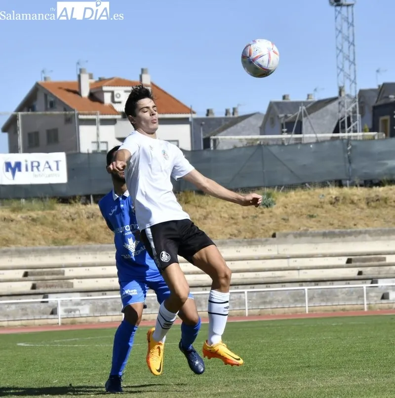 Foto 4 - Rafa Due&ntilde;as se estrena con derrota del filial del Salamanca UDS en la manita del Villaralbo (1-5)