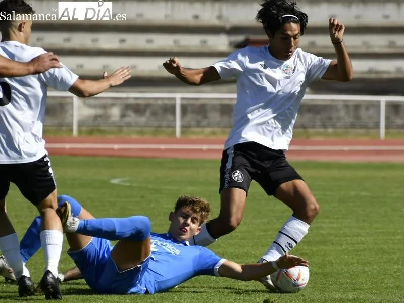 Foto 3 - Rafa Due&ntilde;as se estrena con derrota del filial del Salamanca UDS en la manita del Villaralbo (1-5)