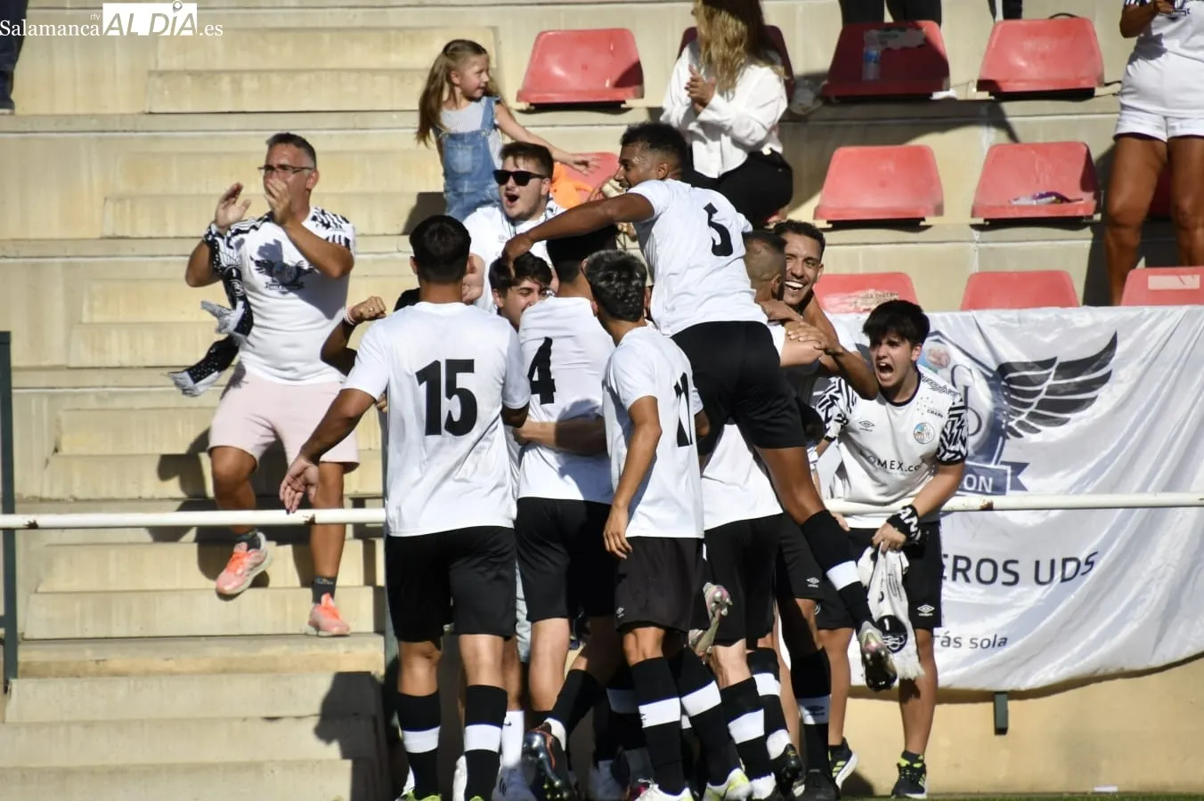 Foto 2 - El Salamanca UDS empieza a cumplir con el cartel de favorito y se estrena con goleada en Palencia (0-3)