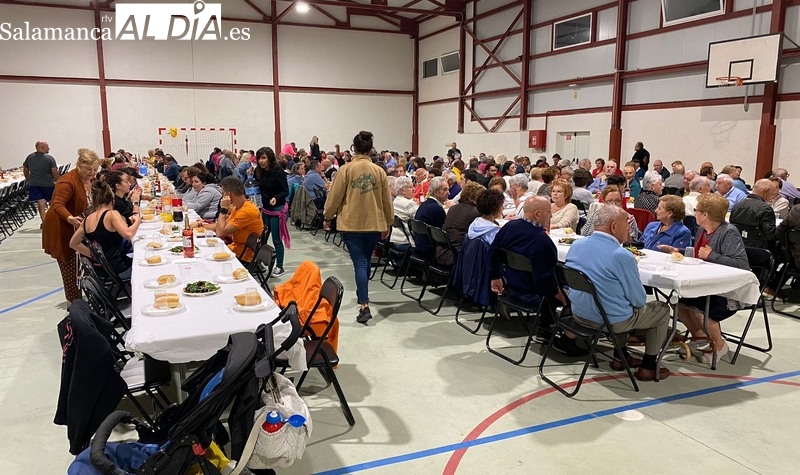 Más de 400 personas participaron en la cena fin de fiestas de Barruecopardo 