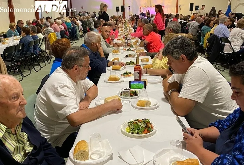 Más de 400 personas participaron en la cena fin de fiestas de Barruecopardo 