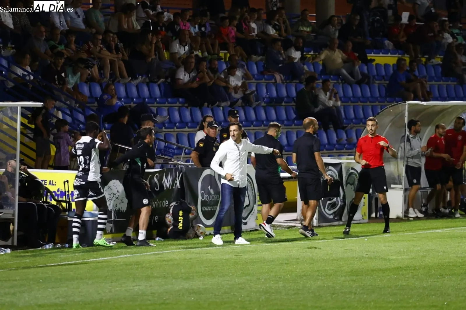 Foto 2 - Ni el nuevo c&eacute;sped le da una alegr&iacute;a a un Unionistas que se deja empatar por un flojo Fuenlabrada (1-1)