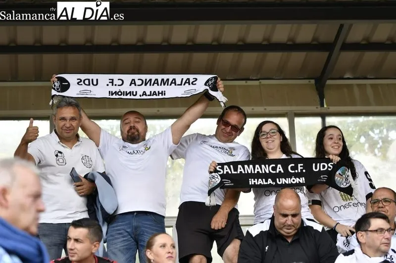Foto 13 - La afici&oacute;n del Salamanca UDS invade el San Casto y crea un ambientazo en el derbi