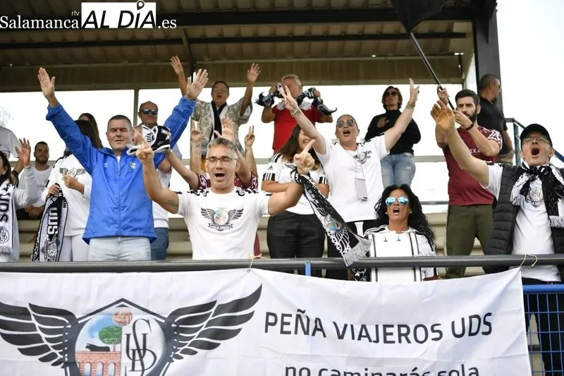 Foto 10 - La afici&oacute;n del Salamanca UDS invade el San Casto y crea un ambientazo en el derbi