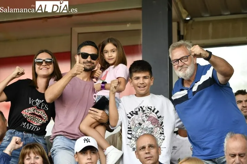 Foto 7 - La afici&oacute;n del Salamanca UDS invade el San Casto y crea un ambientazo en el derbi
