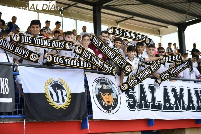 Foto 5 - La afici&oacute;n del Salamanca UDS invade el San Casto y crea un ambientazo en el derbi