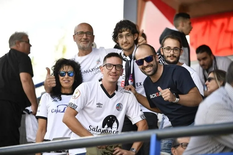 Foto 2 - La afici&oacute;n del Salamanca UDS invade el San Casto y crea un ambientazo en el derbi