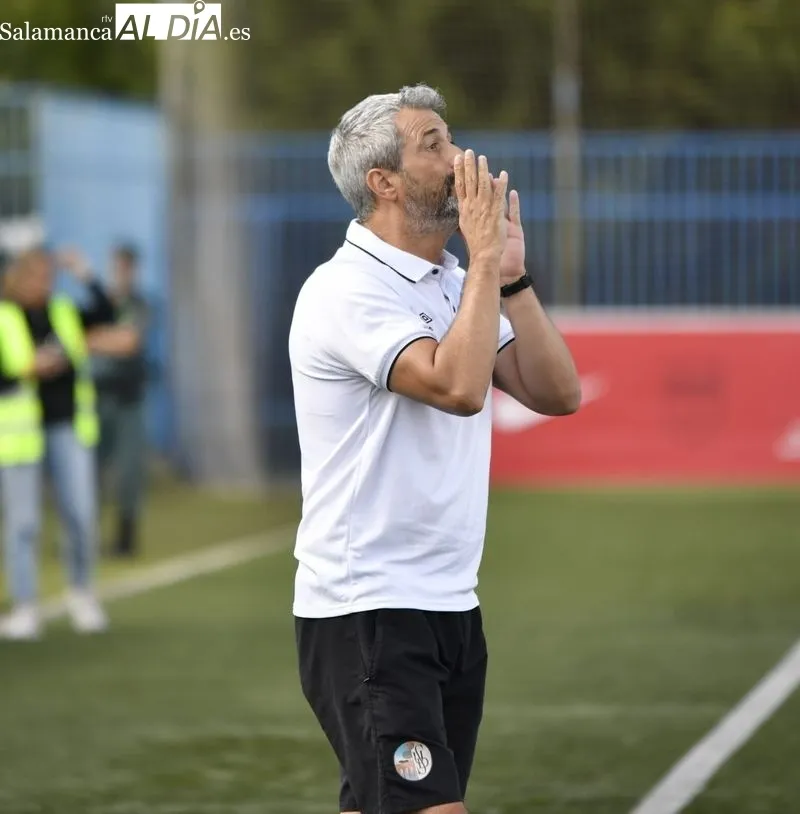 Foto 3 - El Salamanca UDS y el Santa Marta firman las tablas en un derbi lleno de emoci&oacute;n y pol&eacute;mica (1-1)