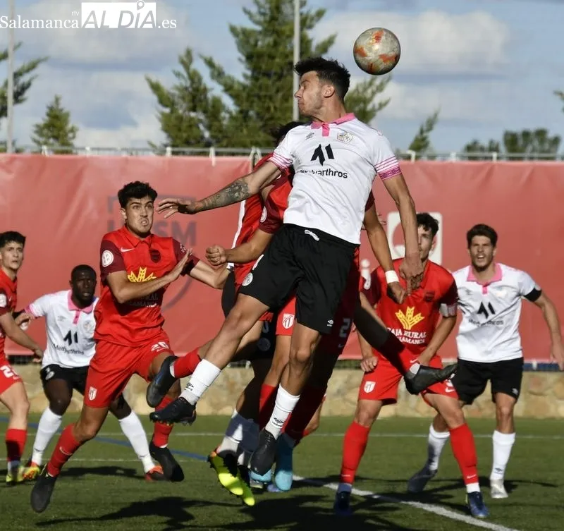 Foto 11 - El Salamanca UDS y el Santa Marta firman las tablas en un derbi lleno de emoci&oacute;n y pol&eacute;mica (1-1)