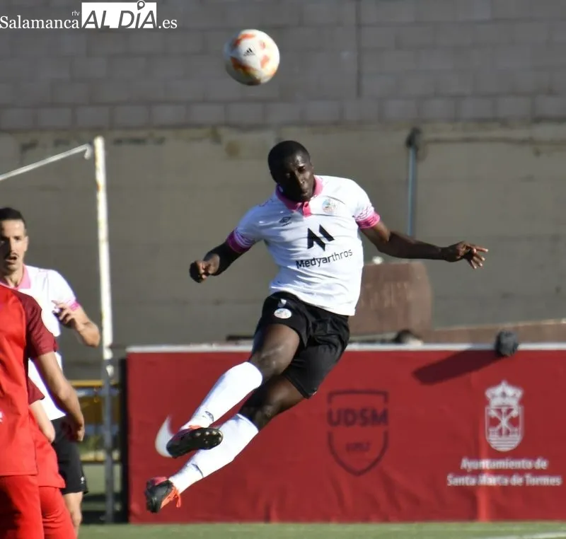 Foto 10 - El Salamanca UDS y el Santa Marta firman las tablas en un derbi lleno de emoci&oacute;n y pol&eacute;mica (1-1)