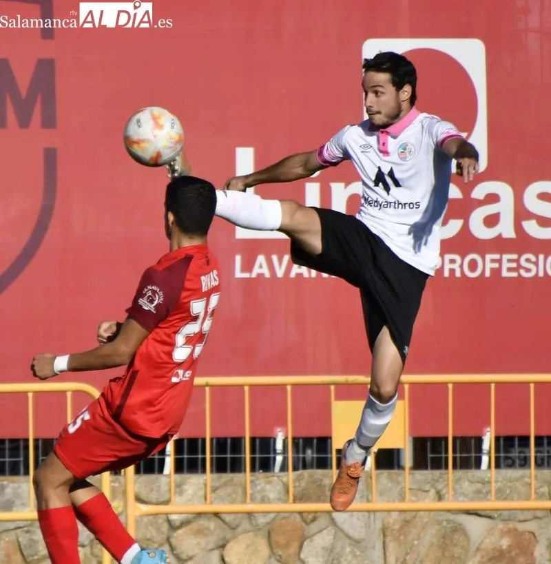 Foto 9 - El Salamanca UDS y el Santa Marta firman las tablas en un derbi lleno de emoci&oacute;n y pol&eacute;mica (1-1)